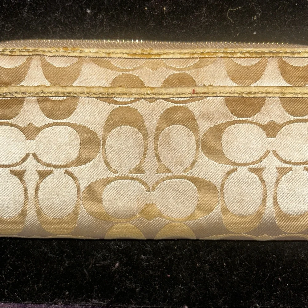 Coach Gold Signature Wallet. Project Piece. - Picture 4 of 8